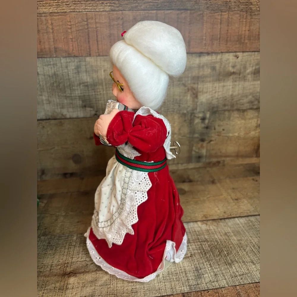 Animated Santa & Mrs. Claus Christmas Music Dolls The San Francisco Music Box